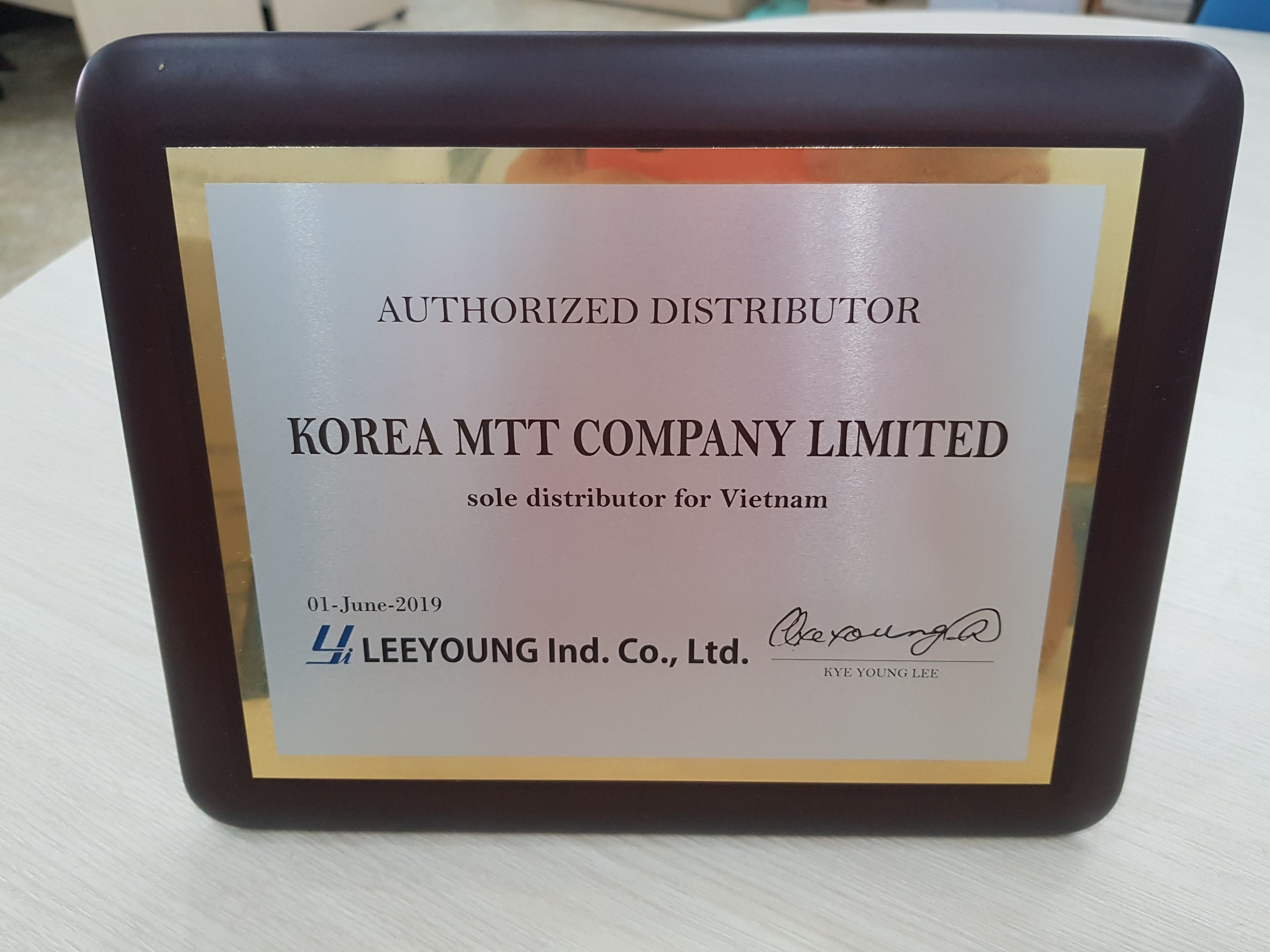 Công ty TNHH MTT Hàn Quốc Tay lấy điện hộp kín 40A LCL Công ty TNHH MTT Hàn Quốc Tay lấy điện hộp kín 40A LCL